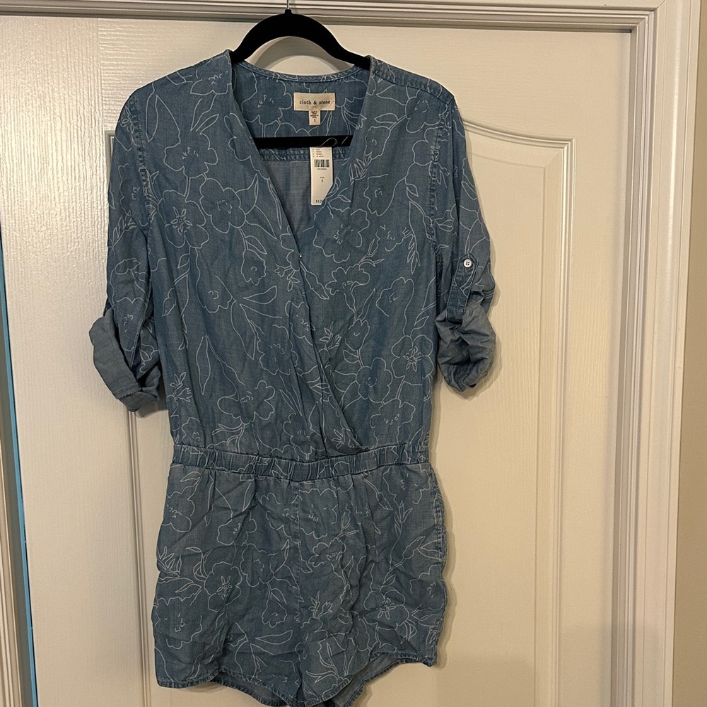 NWT Cloth & Stone Blue Floral Romper